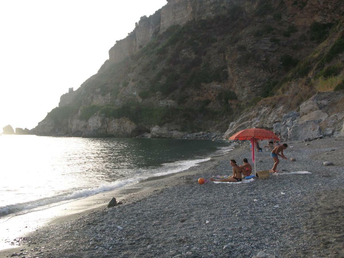 Azienda Agrituristica Le Terre Di San Leonardo Четраро Экстерьер фото