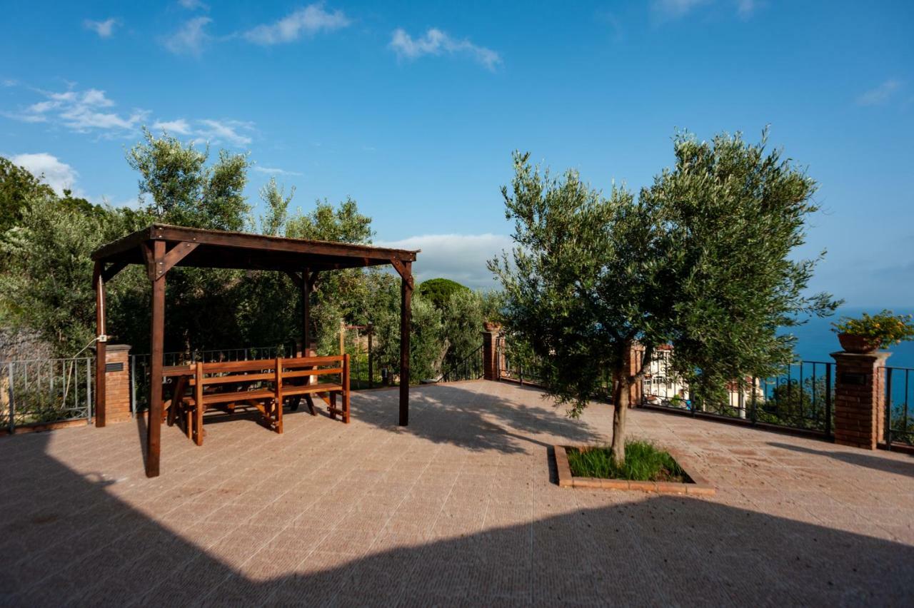 Azienda Agrituristica Le Terre Di San Leonardo Четраро Экстерьер фото