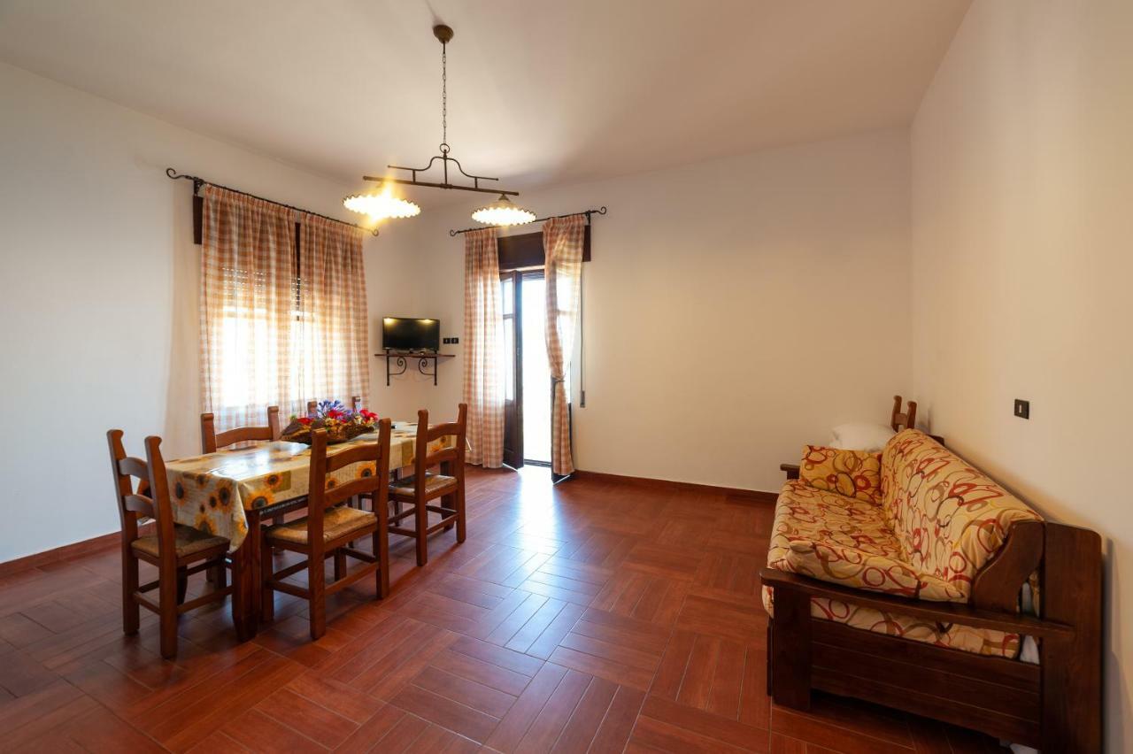 Azienda Agrituristica Le Terre Di San Leonardo Четраро Экстерьер фото